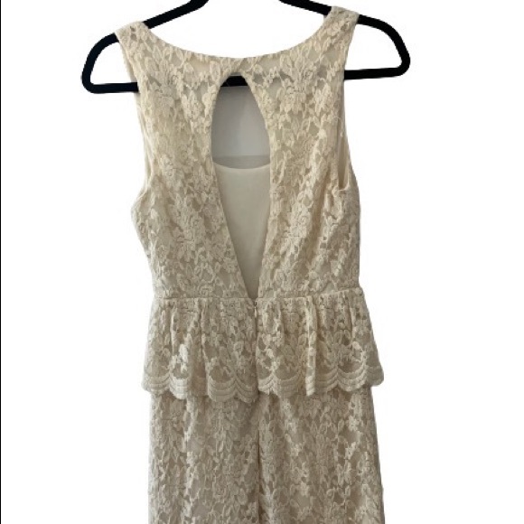 Pins & Needles (Urban) Cream lace peplum dress with scalloped trim - S - Picture 3 of 6